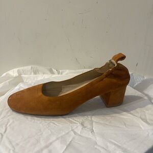 Everlane Suede Day Pump